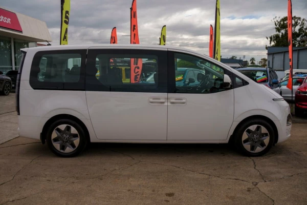 2022 Hyundai Staria US4.V1  People Mover Image 4