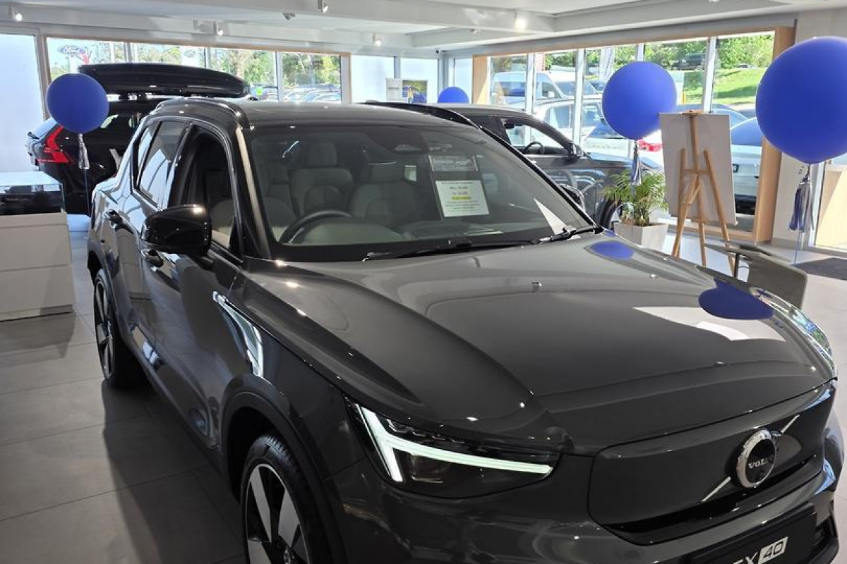 2026 Volvo EX40  Ultra Single Motor Extended Range SUV