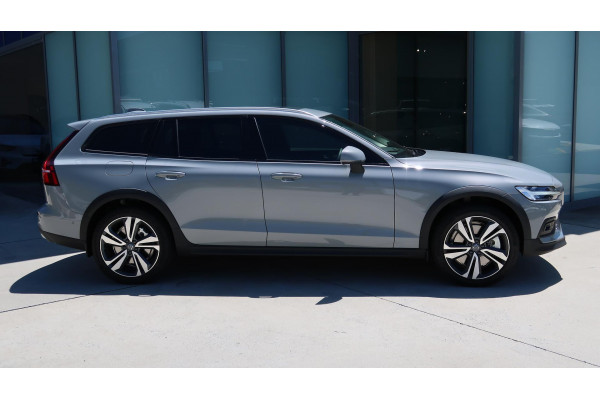 2023 MY24 Volvo V60 Cross Country Z Series Ultimate B5 Bright Wagon Image 2