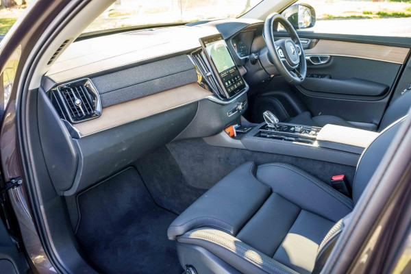 2025 MY26 Volvo XC90 L Series Plus B5 Bright SUV Image 6