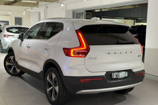 2024 Volvo XC40 XZ Ultimate B4 Bright SUV Image 3