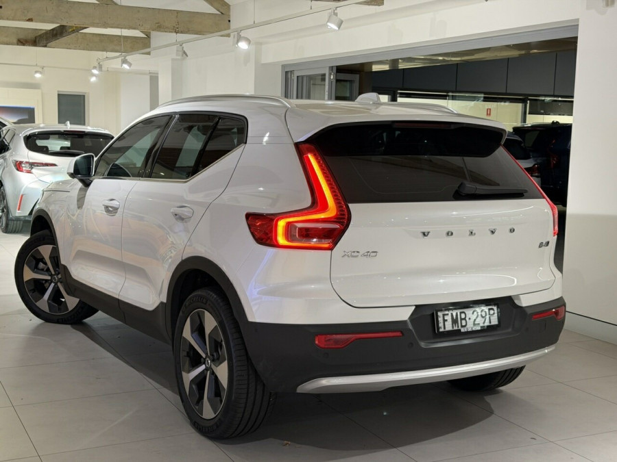 2024 Volvo XC40 XZ Ultimate B4 Bright SUV Image 3