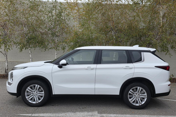 2023 Mitsubishi Outlander ZM ES SUV Image 4