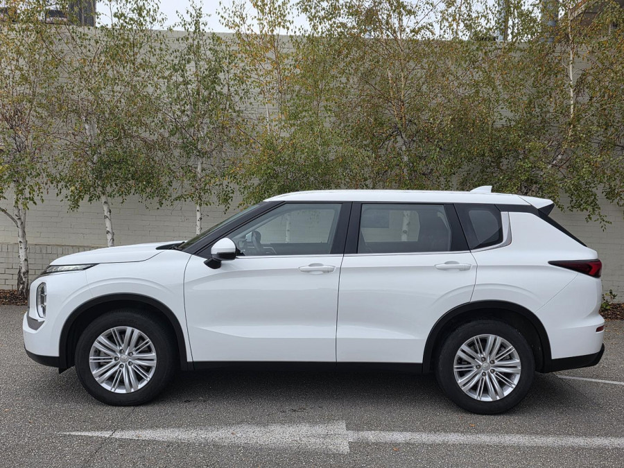 2023 Mitsubishi Outlander ZM ES SUV Image 4