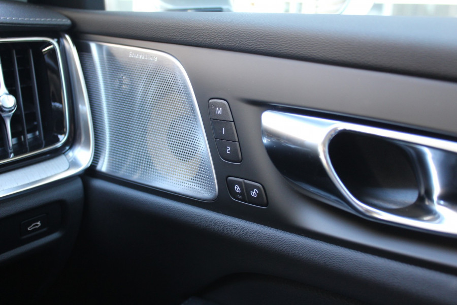 2020 Volvo V60 F-Series T5 Inscription Wagon Image 13