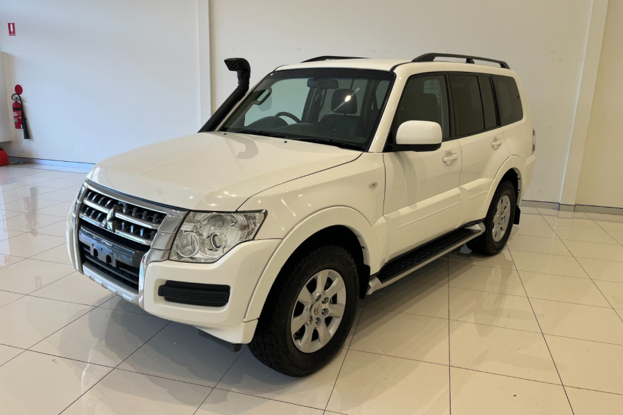 2015 Mitsubishi Pajero NX GLX SUV Image 6