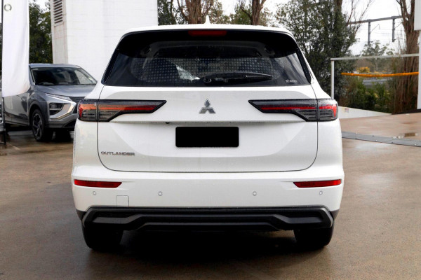 2025 Mitsubishi Outlander ZM ES SUV Image 3