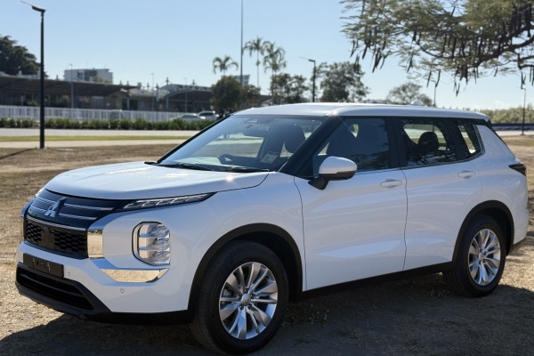 2026 Mitsubishi Outlander ZM ES SUV Image 3