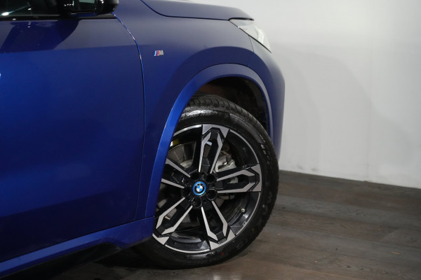 2024 BMW iX1 xDrive30 M Sport SUV Image 11