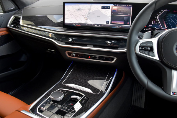 2025 BMW X7 G07 LCI xDrive40d M Sport SUV image 8
