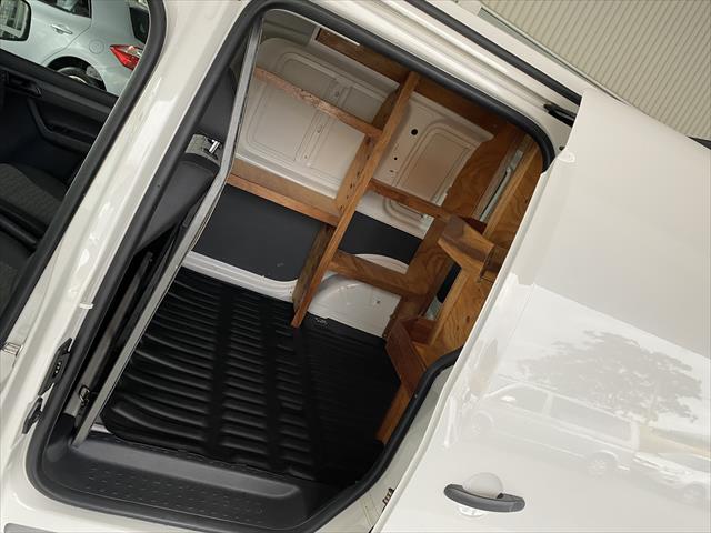 2014 Volkswagen Caddy TSI160 Van Image 10