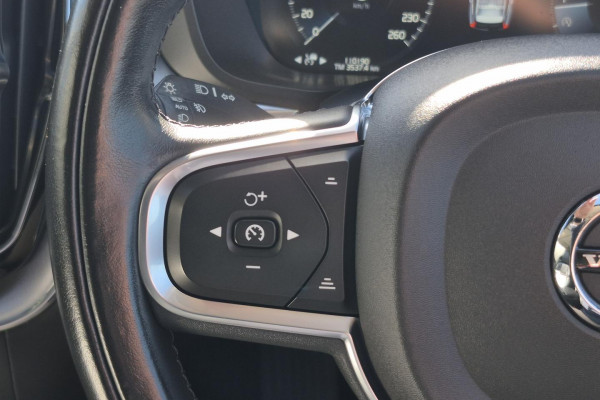 2020 MY21 Volvo XC60 UZ D4 Momentum SUV Image 18