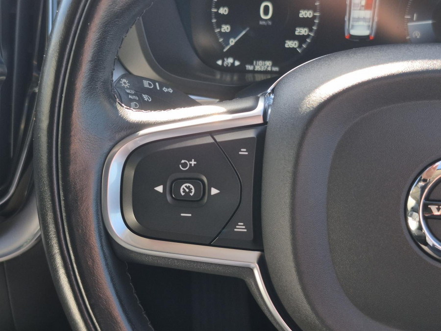 2020 MY21 Volvo XC60 UZ D4 Momentum SUV Image 18
