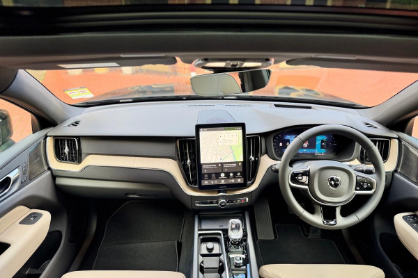 2025 Volvo XC60 UZ Plus T8 Plug-in Hybrid SUV Image 11