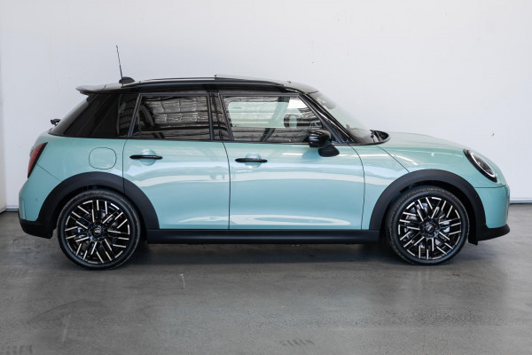 2026 MINI Cooper F65 S Favoured Hatch image 3