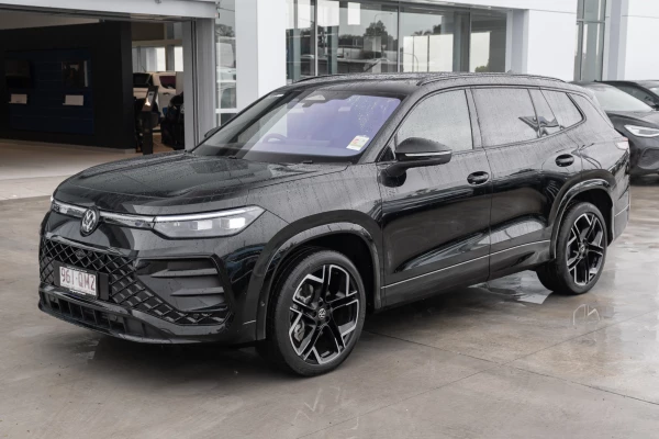 2025 MY26 Volkswagen Tayron R4 195TSI R-Line SUV Image 3