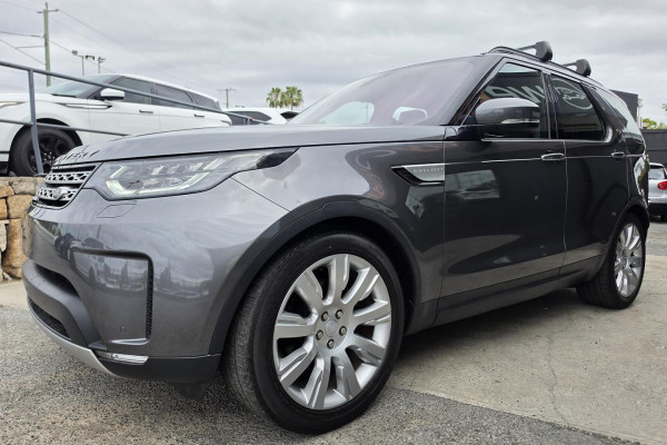2018 Land Rover Discovery Series 5 HSE Luxury SUV Image 3