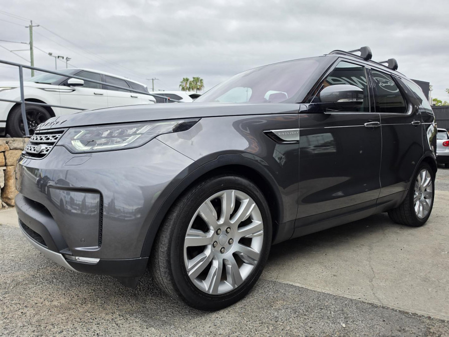 2018 Land Rover Discovery Series 5 HSE Luxury SUV Image 3