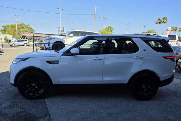 2018 Land Rover Discovery Series 5 SE SUV Image 12