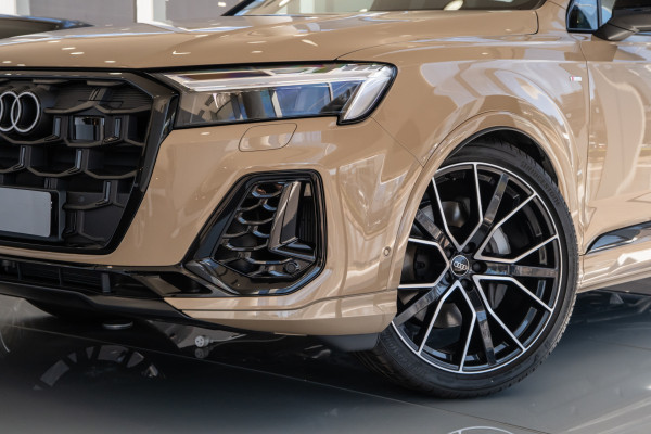 2025 Audi Q7 4M 50 TDI S line SUV image 5