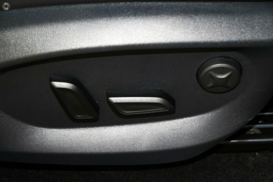 2024 MY24.5 MG HS AS33 Essence SUV Image 12