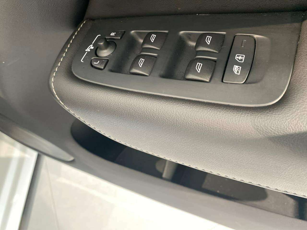 2019 MY20 Volvo XC60 246 MY20 T5 Inscription (AWD) SUV Image 14