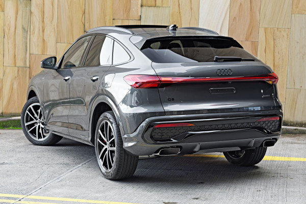 2026 Audi Q5 e-hybrid 270kW SUV image 2
