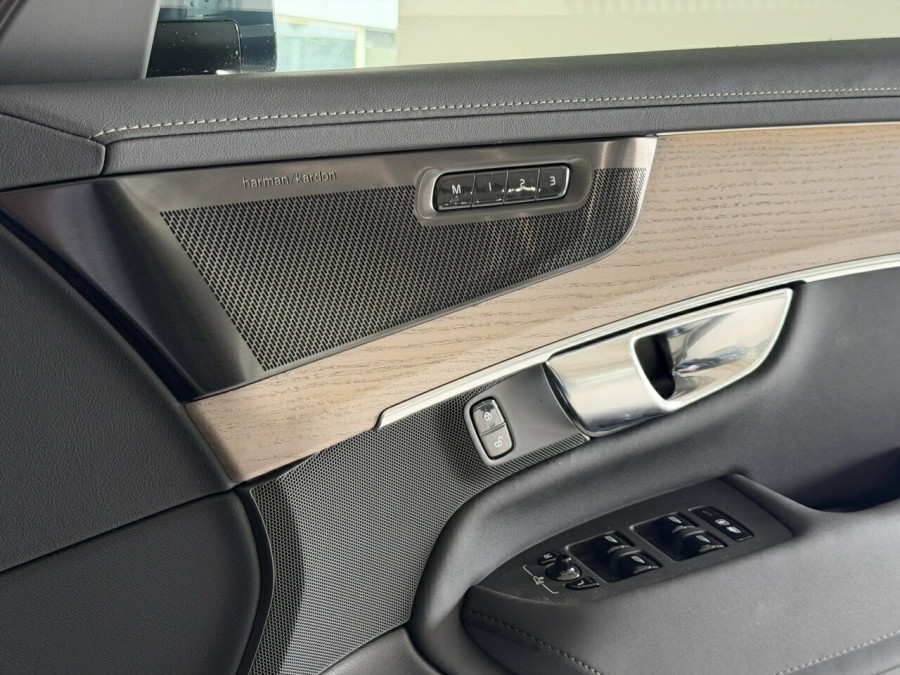 2026 Volvo XC90 L Series Plus B5 Bright SUV Image 17