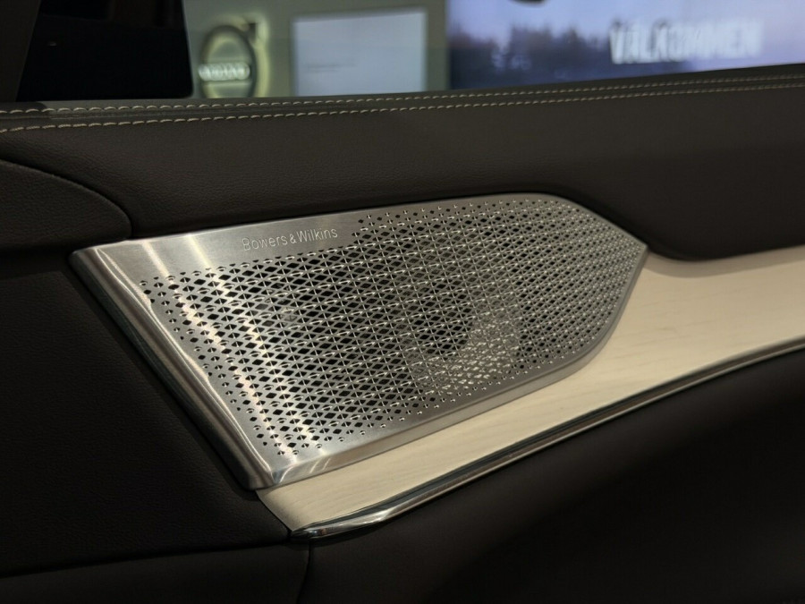 2026 Volvo EX90  Ultra Twin Motor Performance SUV Image 14