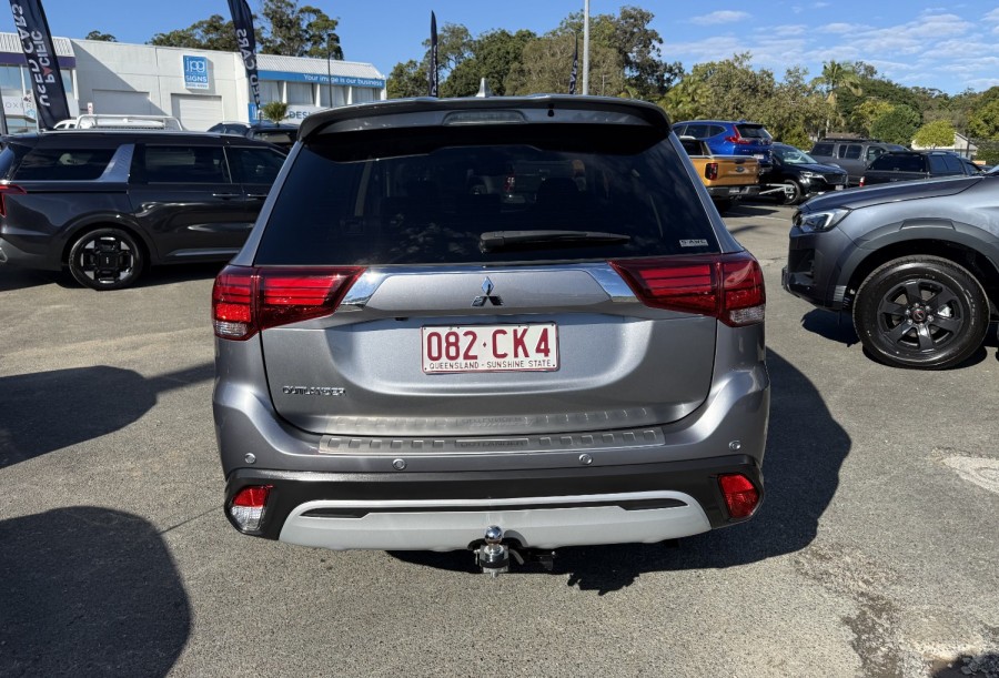 2021 Mitsubishi Outlander ZL Exceed SUV Image 9