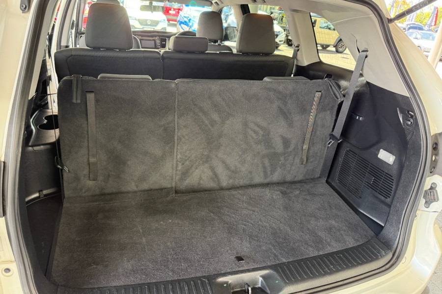 2016 Toyota Kluger GSU50R GX SUV Image 27