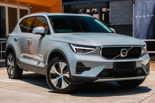 2025 Volvo XC40 XZ Plus B4 SUV