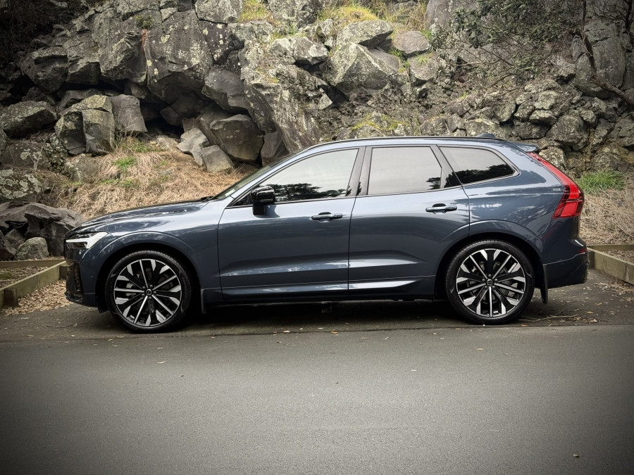 2025 Volvo XC60 UZ Ultra B5 Dark SUV Image 3