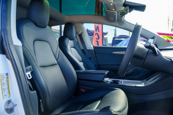 2022 Tesla Model 3  Rear-Wheel Drive Sedan Image 19