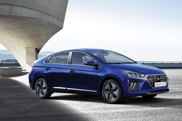 IONIQ Hybrid Two hearts one beat (combined petrol & electric).