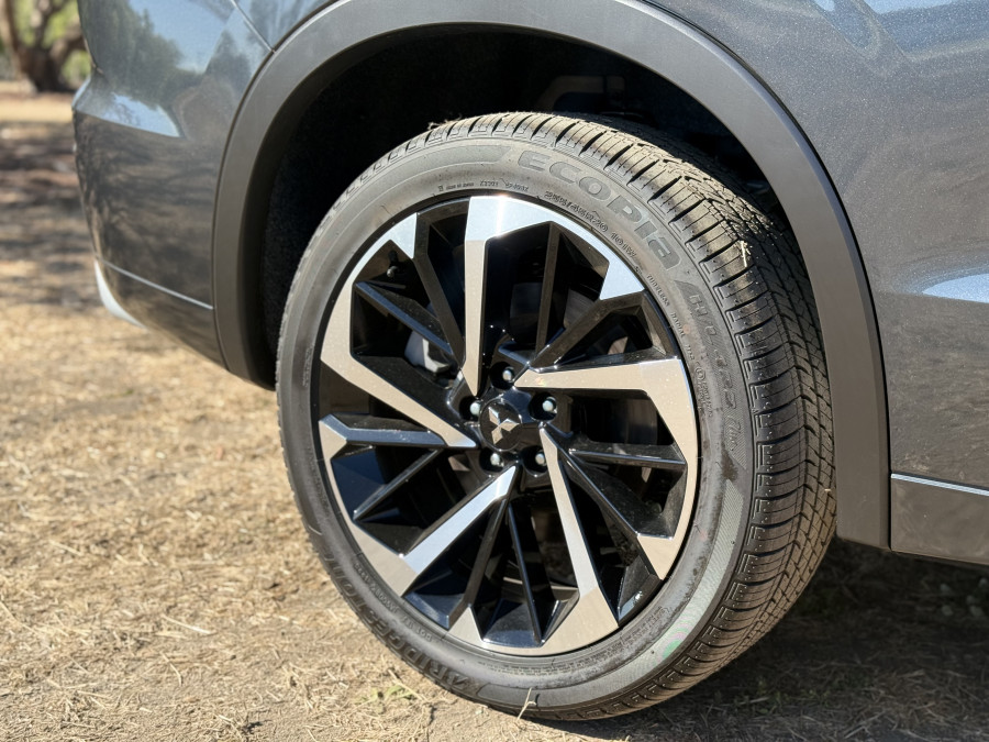 2025 MY24 Mitsubishi Outlander ZM PHEV Exceed SUV Image 10