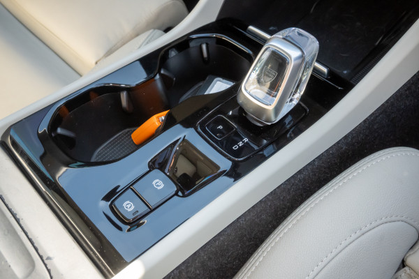 2022 MY23 Volvo XC40 XZ Ultimate B4 Dark SUV Image 15