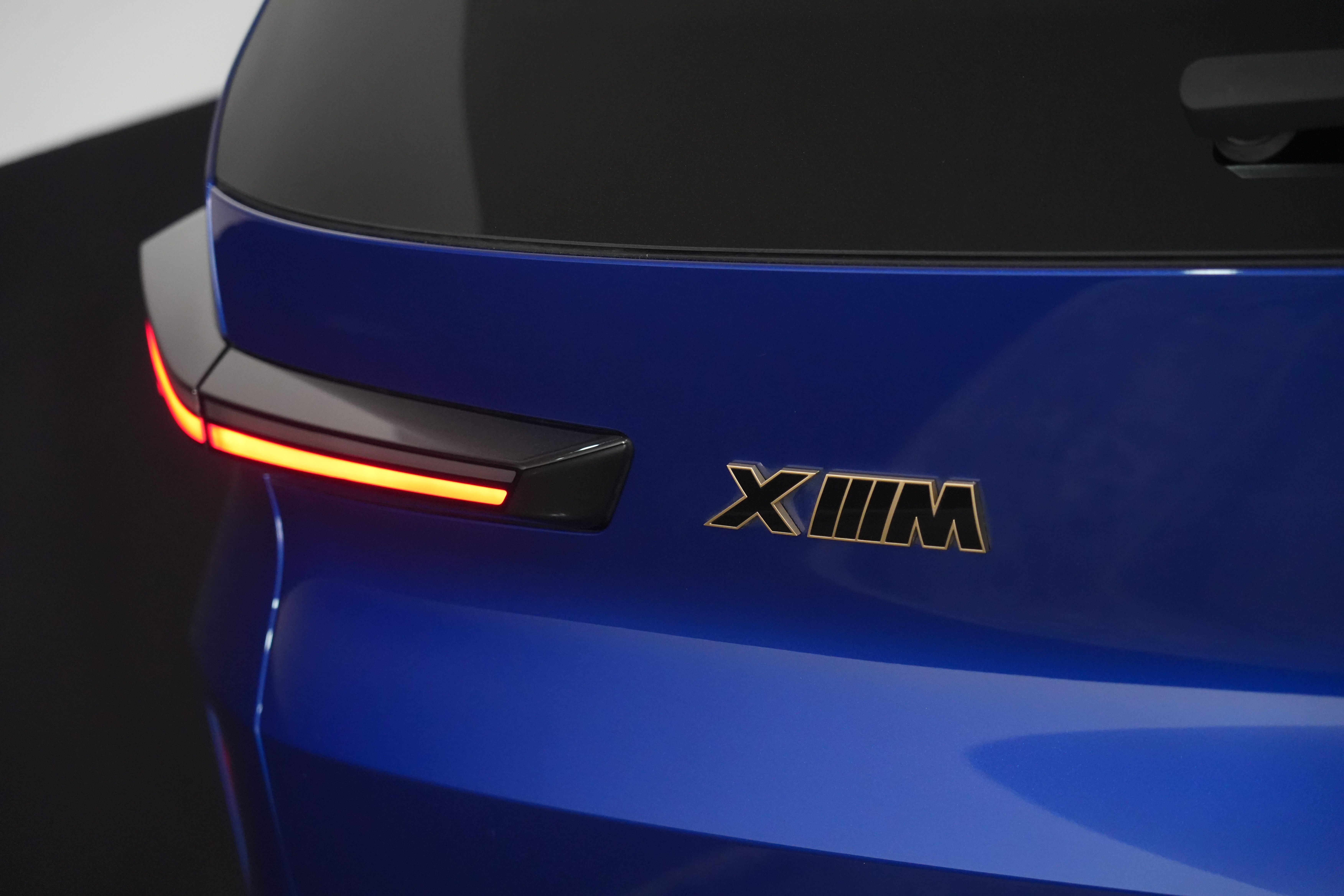 2023 BMW XM V8 Hybrid SUV Image 23