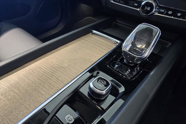 2026 Volvo XC60 UZ Ultra T8 Plug-in Hybrid Dark SUV Image 15