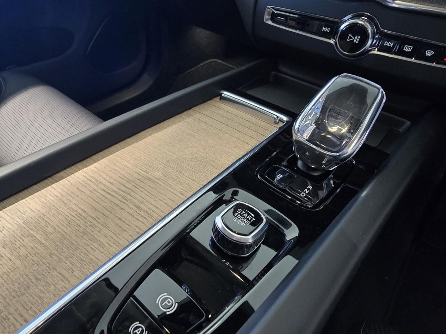 2026 Volvo XC60 UZ Ultra T8 Plug-in Hybrid Dark SUV Image 15