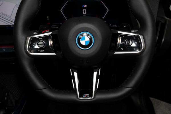 2025 BMW X3 G45 30e xDrive SUV image 11