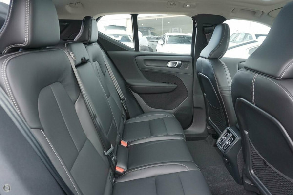 2025 Volvo XC40 XZ Plus B4 SUV Image 6