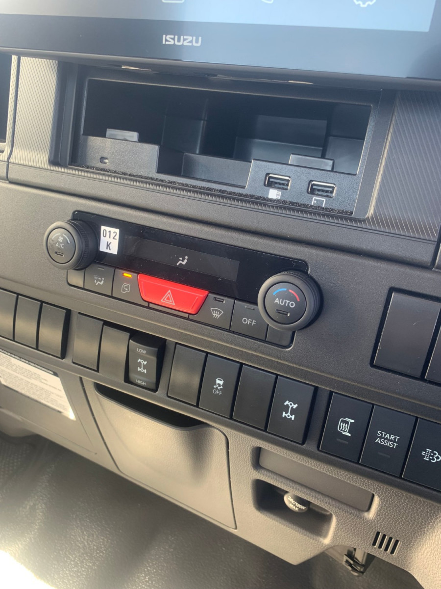 2026 Isuzu  NPS 75-175 MT D34 Cab Chassis Image 19