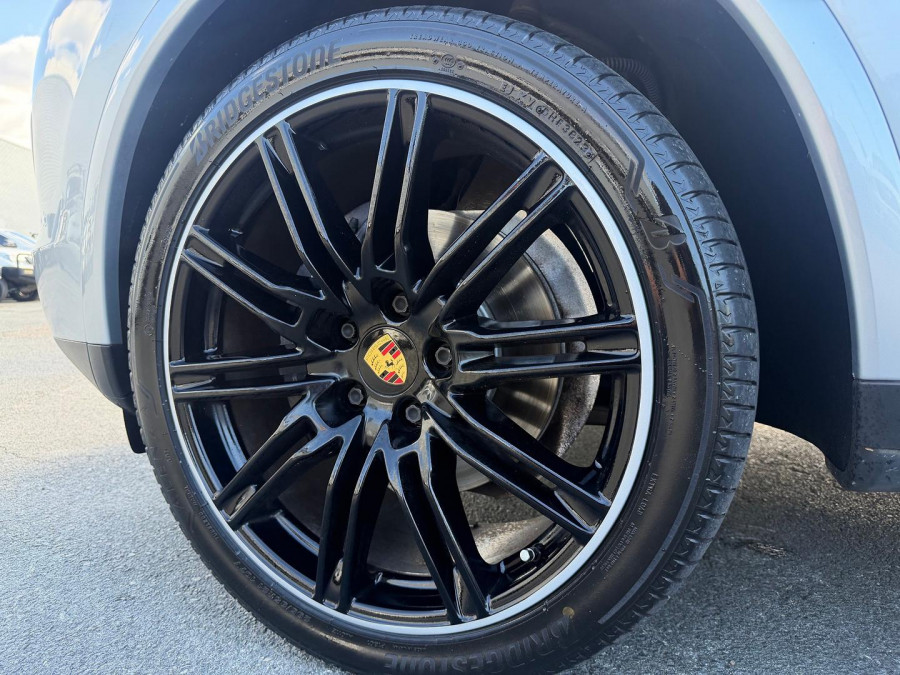 2016 MY17 Porsche Cayenne 92A Platinum Edition SUV Image 10