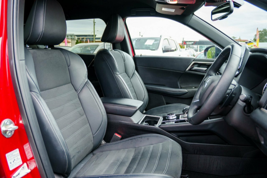 2024 Mitsubishi Outlander ZM Black Edition SUV Image 19