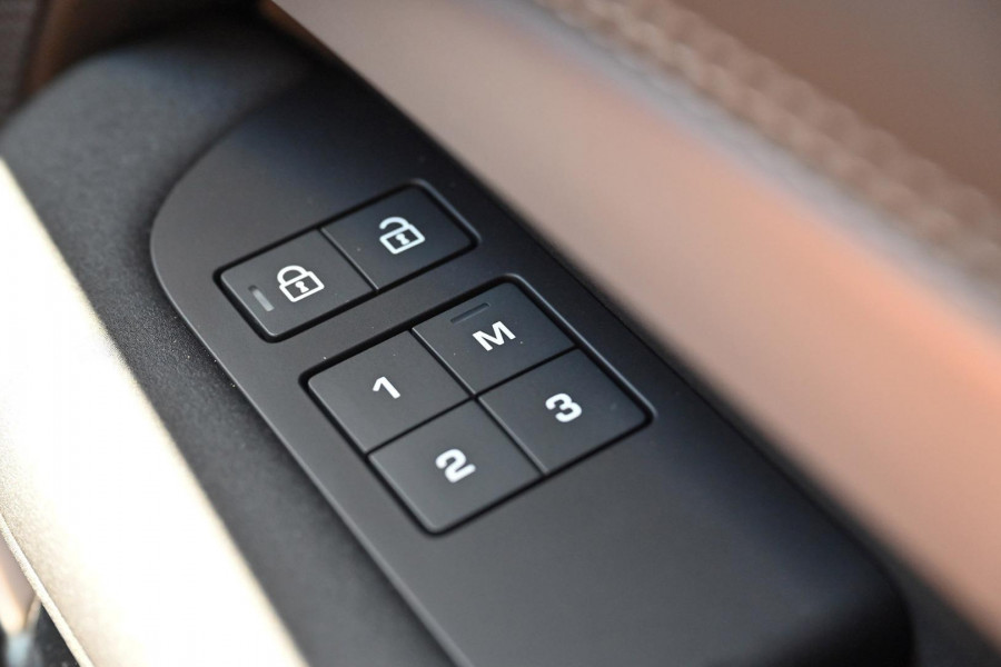 2025 Land Rover Discovery Series 5 P360 Dynamic SE SUV