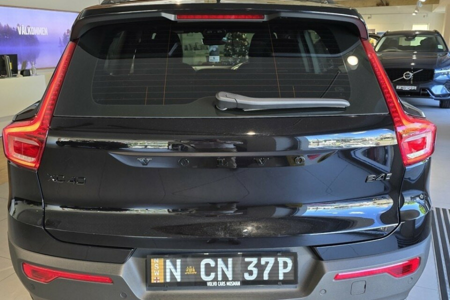 2024 MYon Volvo XC40 XZ Black Edition SUV Image 9