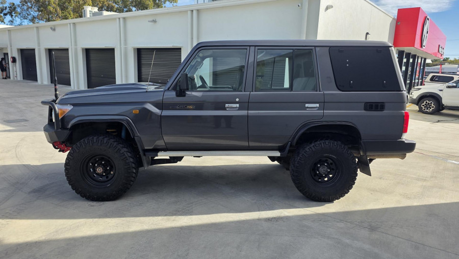2022 Toyota LandCruiser VDJ76R WorkMate SUV Image 6
