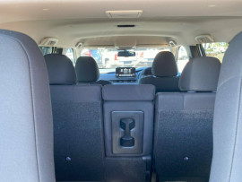 2024 Mitsubishi Outlander ZM LS SUV image 17