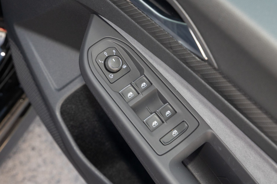 2024 Volkswagen Golf 8 110TSI R-Line Hatch Image 16